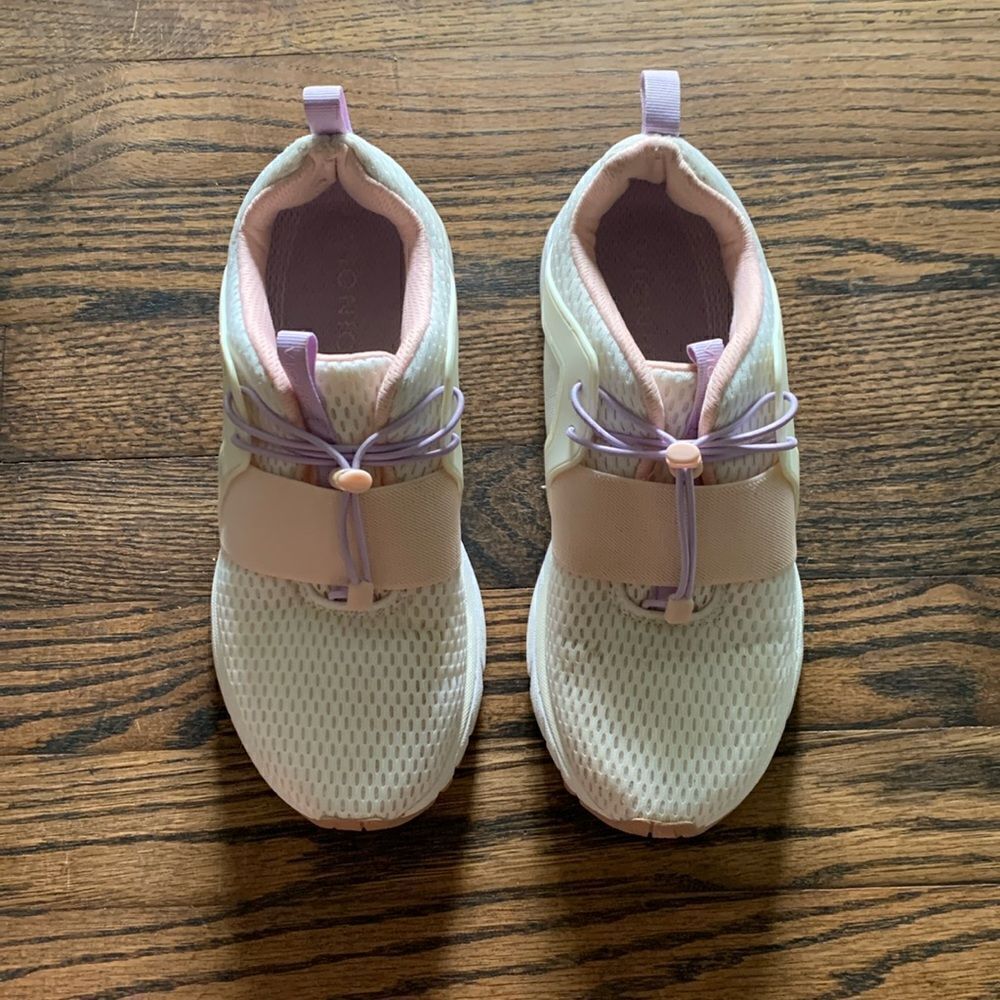Vionic Berlin walking white pink and purple bungee lace sneakers woman’s size 7